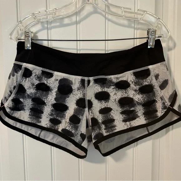 Lululemon Run Speed Shorts Black and White Polka Dot Athletic Size 8 - Picture 3 of 7
